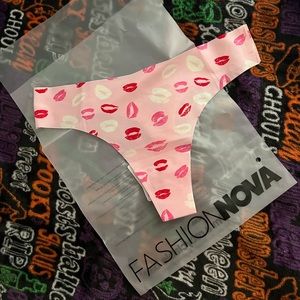 New Fashion Nova Lips Seamless Thong